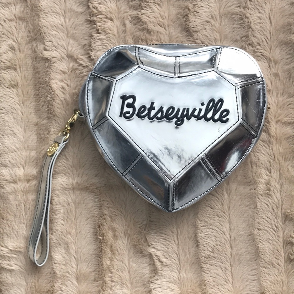 PRICE DROP Betseyville Heart-shaped diamond clutch